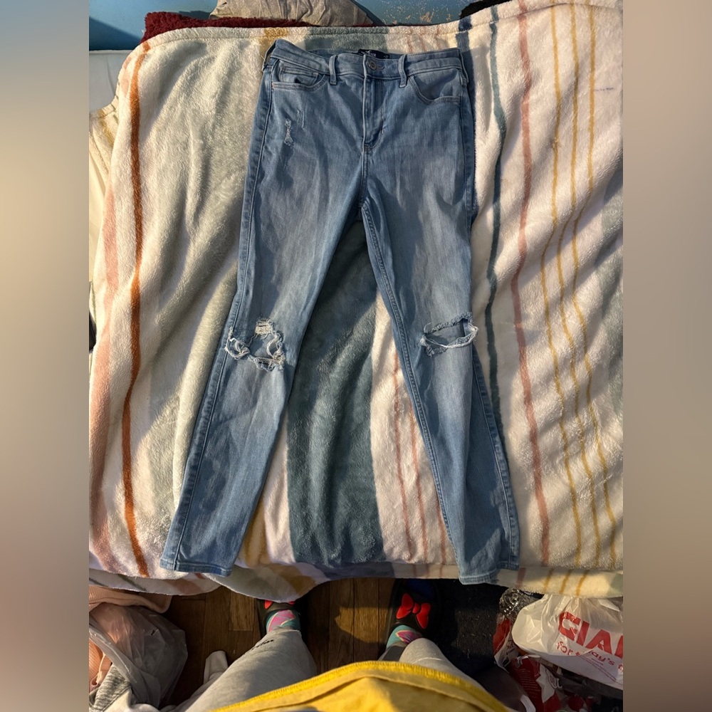 selling a pair of Hollister Jeans